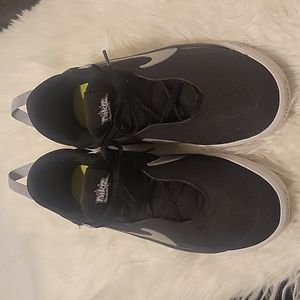 Nike hustle big kids sneakers